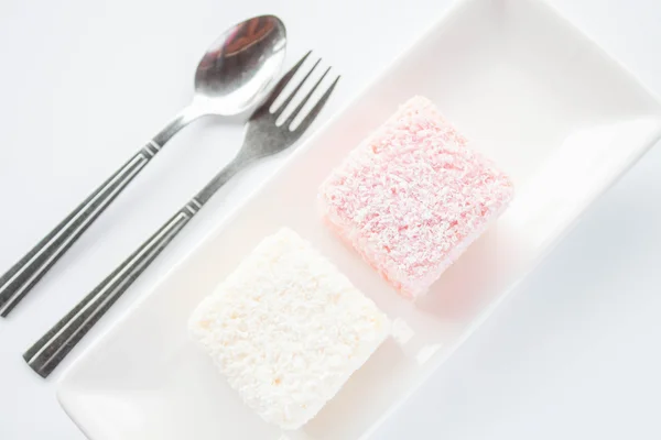 Pembe ve beyaz lamington sünger kek kümesi — Stok fotoğraf