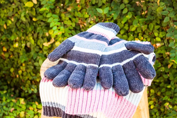 Dzianiny wełniane rękawiczki i szalik — Zdjęcie stockowe