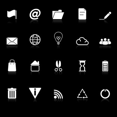 Web ve Internet simgeleri ile siyah arka plan üzerine yansıtmak