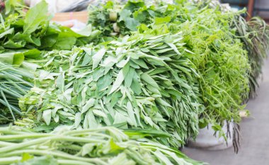 Yerel pazarda yeşil bakkal 