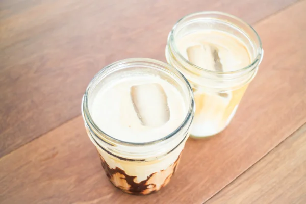 Tiempo de actualización con café helado moca y café con leche —  Fotos de Stock