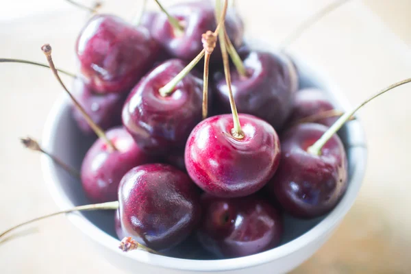 Fresh sweet cherry in a bowl — Stock Photo, Image