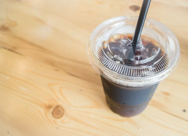 Kant-en klaarmaaltijden om kopje iced koffie americano — Stockfoto