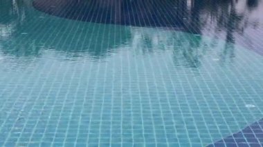 Spor salonunda yüzme havuzu, yakın çekim, stok görüntüleri.