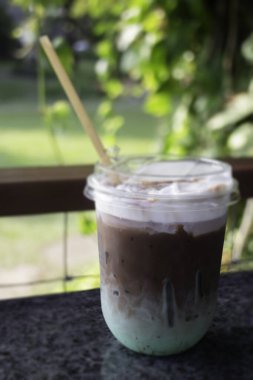 Yerel kahve dükkanında buzlu kahve, stok fotoğrafı.