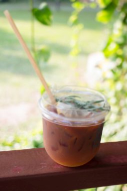 Yerel kahve dükkanında buzlu kahve, stok fotoğrafı.