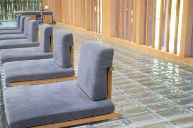 İç tasarım minimal kahve dükkanı, stok fotoğrafı.