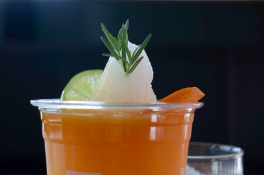 Yuzu portakallı limonata frappe içeceği, stok fotoğrafı.