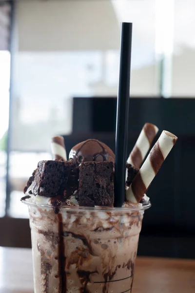 Lezzetli Çikolatalı Brownie Frappe Içeceği Stok Fotoğrafı — Stok fotoğraf