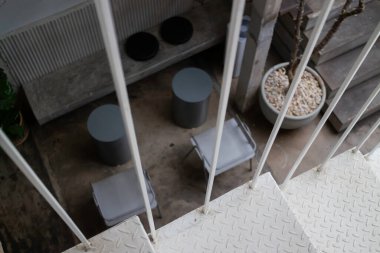 Hint kahvecisinin en az grunge stili dekorasyonu, stok fotoğrafı.