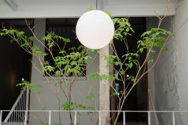 Hint kahvecisinin en az grunge stili dekorasyonu, stok fotoğrafı.