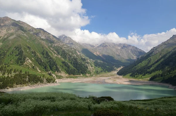 Wasser glatte Oberfläche Stockfoto