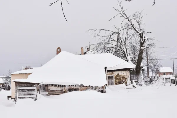 Old House and Tree Under the Snow — Stock Photo, Image