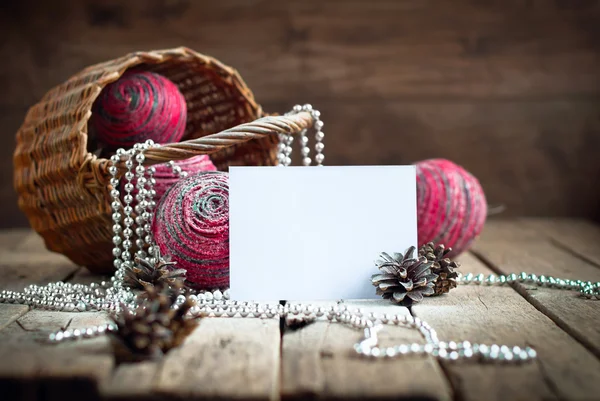 Tarjeta de Navidad con Composición de Bolas Naturales Rosa —  Fotos de Stock