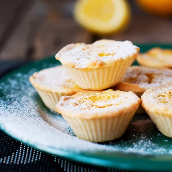 pudra şekeri ile limon tartlets