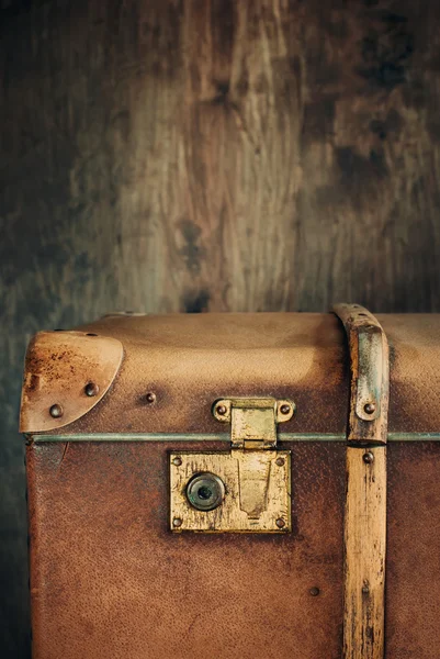 Detalj av låset på en gammal vintage trunk — Stockfoto