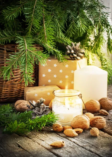 Vintage Noel kartı hediye ve mum