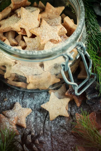 Galletas de Navidad de jengibre Estrellas en el frasco —  Fotos de Stock