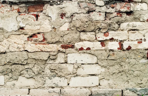 Поврежденная старая белая стена, кирпич — стоковое фото