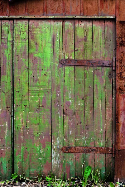 ぼろぼろの木製の門 — ストック写真