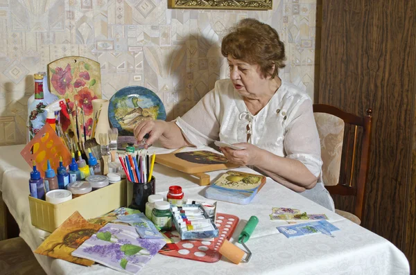 快乐老人女人-艺术家让剪纸 — 图库照片