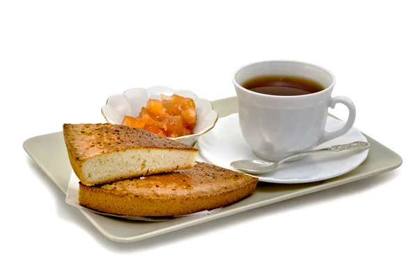 Galletas y varenos de té aislados sobre fondo blanco — Foto de Stock