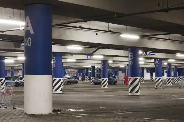 Parking souterrain de nuit — Photo