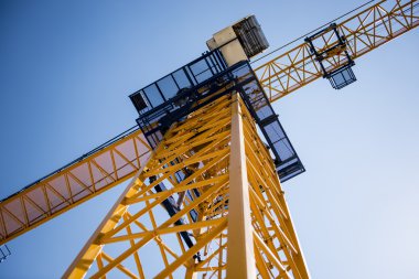 yapı kule vinç gökyüzü arka plan üzerinde