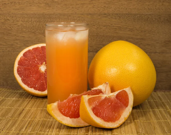 A glass of grapefruit juice with ice — Stock Photo, Image