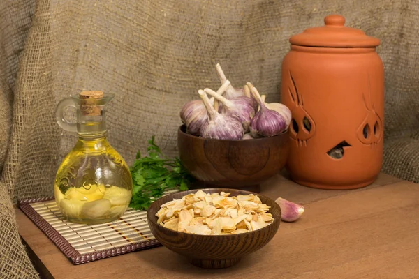 Garlic for cooking - dried, raw, infused with oil — Stock Photo, Image