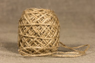 bir top haline hasas jüt ipliği