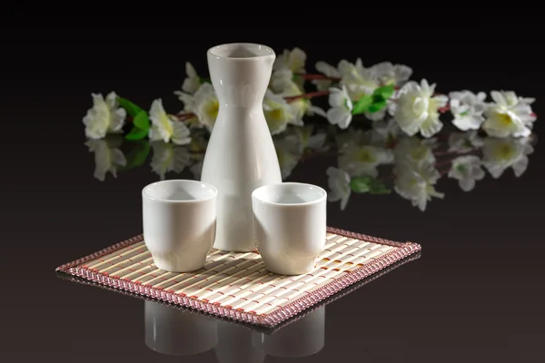 Sake - una bebida alcohólica japonesa tradicional —  Fotos de Stock