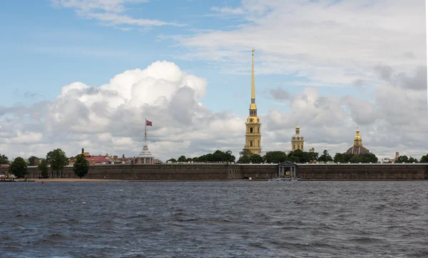 San Petersburgo. Fortaleza de Pedro y Pablo en el río Neva . — Foto de Stock