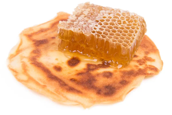 Honungskakor är på stekt pannkaka — Stockfoto