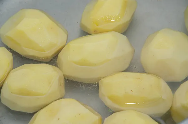 Peeled Potatoes Running Water Chrome Bowl Sink Fresh — Stock Photo, Image