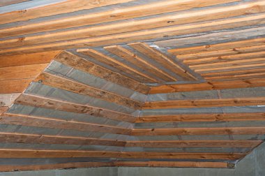 Mineral yün çatılı ev termal yalıtımı