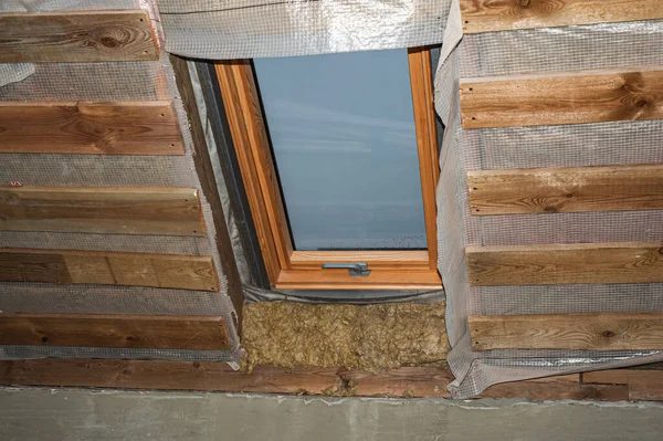 ミネラルウール屋根と家の断熱材 — ストック写真