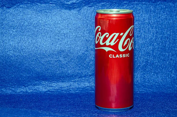 Gomel Vitryssland September 2021 Klassisk Coca Cola Metallburk Kan Blå — Stockfoto