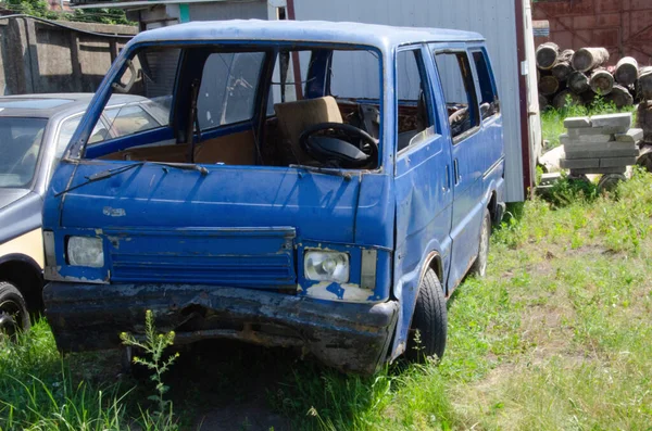 Velho Carro Destruído Vintage Carro Queimado Depois Uma Explosão Incêndio — Fotografia de Stock