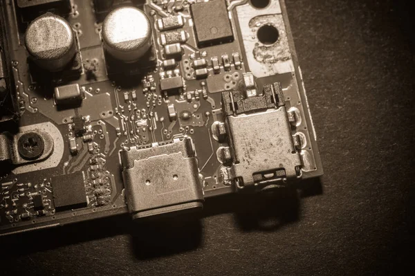Desenfoque del circuito electrónico. Placa de circuito electrónico close up.in el polvo —  Fotos de Stock