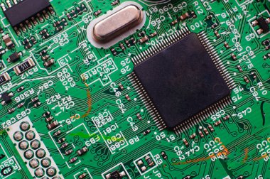 Elektronik devre. Elektronik baskılı devre kartı. Bir masaüstü bilgisayarı, dizüstü bilgisayarı, radyo elementlerinin bir parçası.