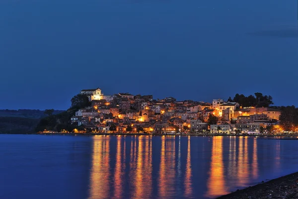 Anguillara por noche — Stockfoto