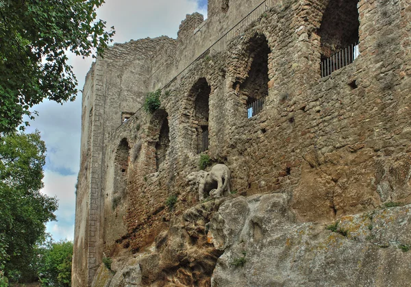 Ruins and lion — Stock Photo, Image