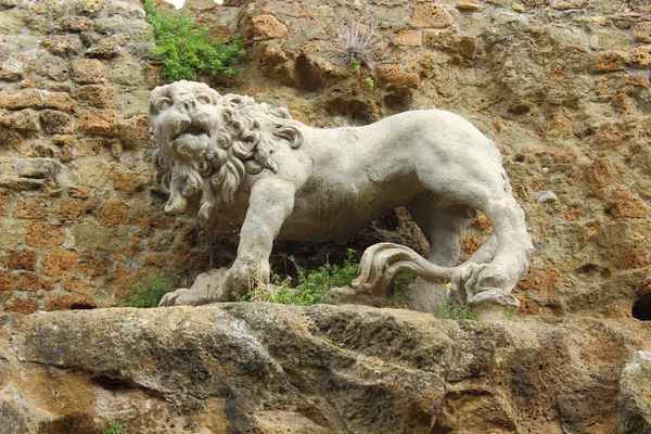 yıkık bir aslan