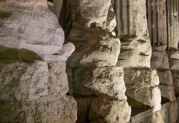 Roman columns in the night — Stock Photo, Image