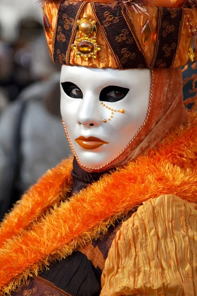 Venedik karnaval maskesi