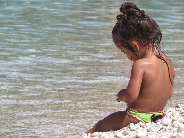 Kid on the sea — Stock Photo, Image