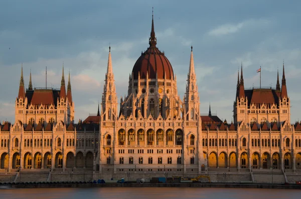 Венгерский парламент в Будапеште — стоковое фото