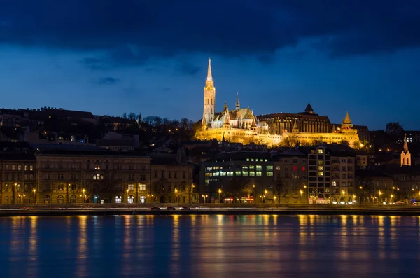 Церковь Маттиаса и статуя Святого Иштвана в Будапеште, Венгрия — стоковое фото