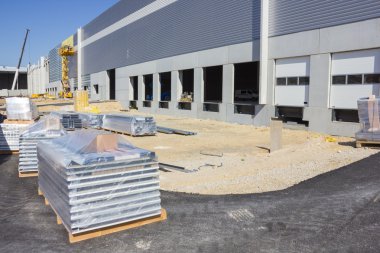 büyük depo inşaat alanında